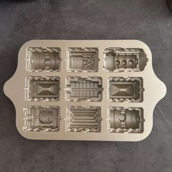 Nordic Ware Train Cakelet Pan Cast-Aluminum Nonstick Baking Mold - Picture 1 of 5